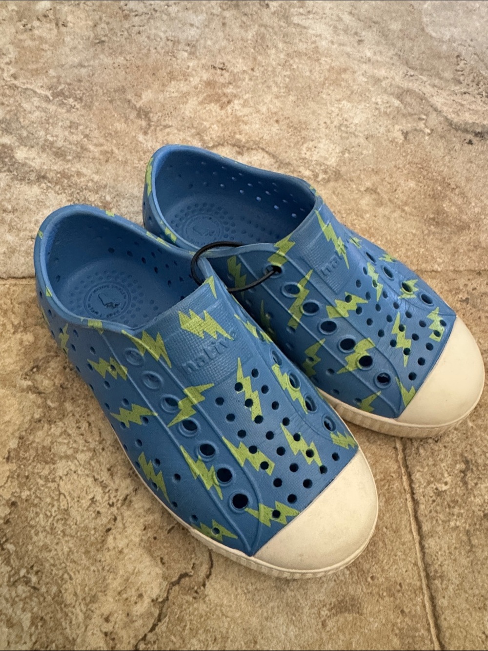 Native water shoes size C9 sugar lite lightning bolt slip in